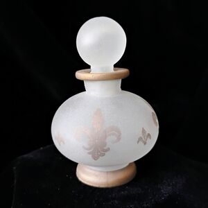 Elegant Frosted Glass Perfume Bottle with Gold Accents